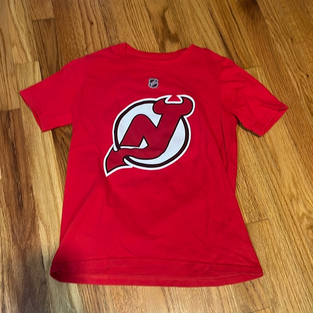 NJ Devils tShirt. Youth medium. Hughes 86